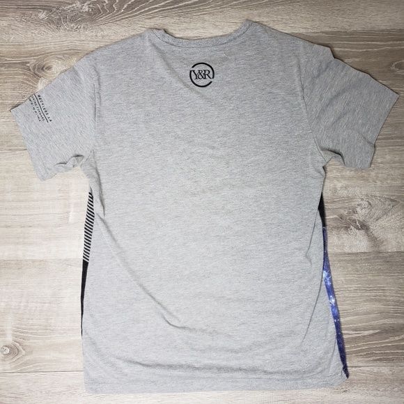 🍍Young and reckless size medium tee - Picture 3 of 4